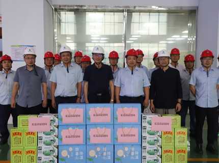 公司領導到基層單位開展“送清涼”慰問和黨建工作調研